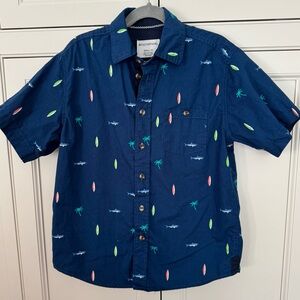 Distortion Boy’s Short Sleeve button down shirt with side pocket.
